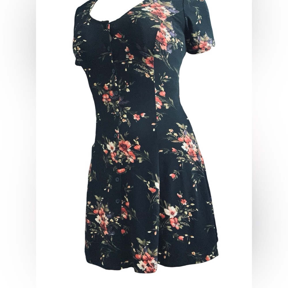 Forever 21 black short sleeved floral print button up front dress.